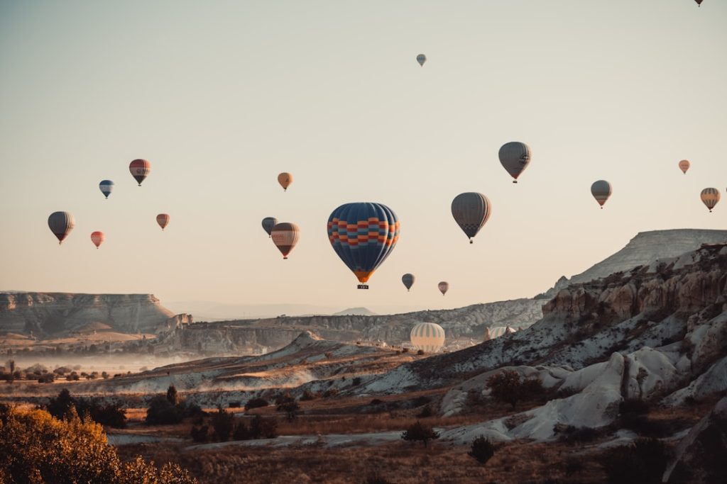 hot-air-balloons-in-the-sky-during-daytime-byvzxed0me4